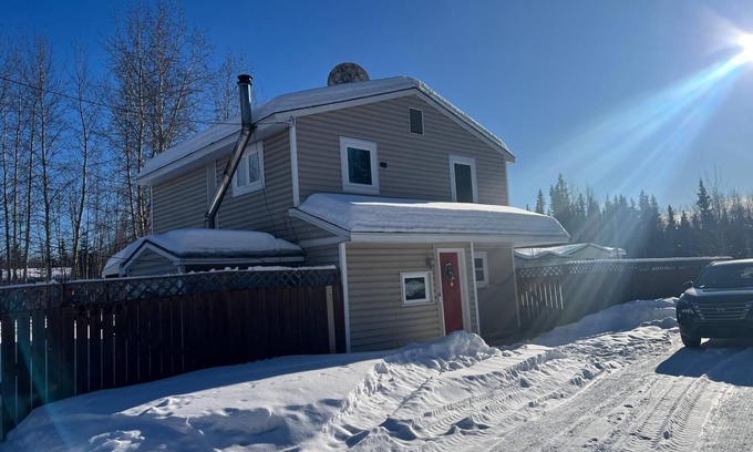 North Pole House | ❄️ Aurora & Cozy Cabin Near Santa | Wildlife Private Backyard