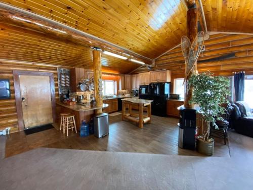 Fox House | Aurora viewing, quiet space, entire log home