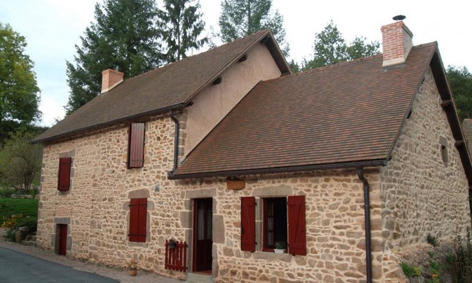 Barrais-Bussolles Cottage | Authentic Cottage with Wifi and Pets Allowed
