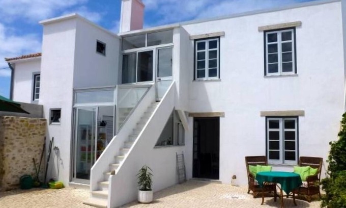 Peniche de Cima Villa | Authentic double house within historical walls of peniche. Childeren for free!