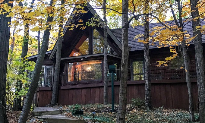 Covert House | Authentic Log Cabin Gated Community w/Access Lake Michigan & South Haven