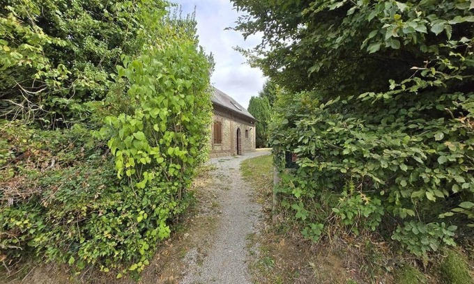 Maheru House | Authentic Normandy & large plot