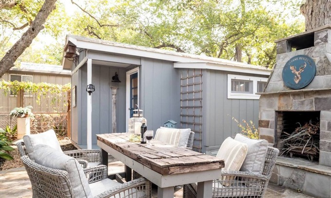 Fayetteville House | Autumn Retreat Steps to Town | Fire Pit + Suite
