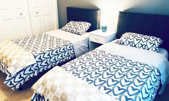 Northwest Calgary Condo | Awesome apartment 1B+1 Living, you won't pay anything except the rent