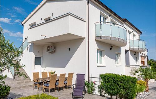 Bilice Apartment | Awesome Apartment In Bilice With Wifi