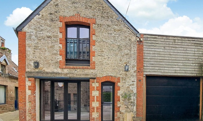 Saint-Vaast-la-Hougue House | Awesome home in Saint-Vaast-la-Hougue