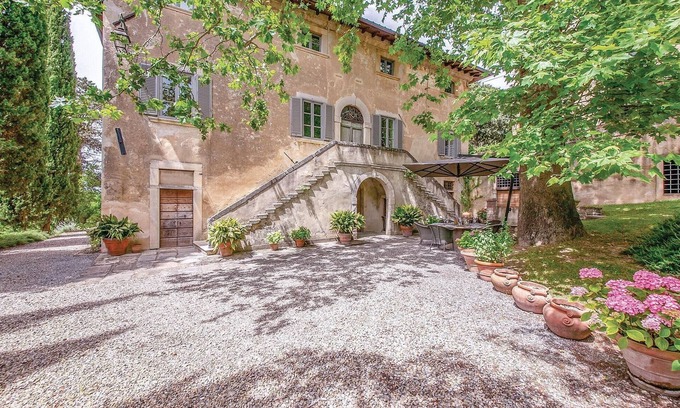 Lari House | Awesome home in Lari -PI-