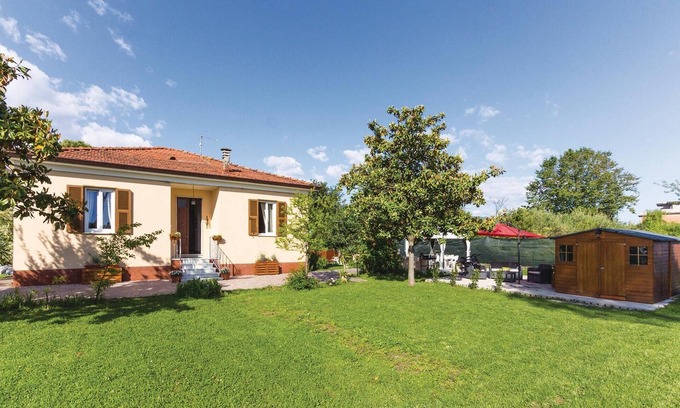 Marina di Massa House | Awesome home in Massa (MS) with WiFi