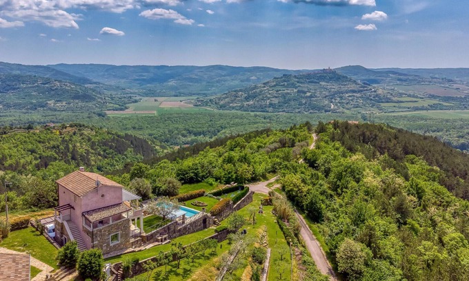 Golubici House | Awesome home in Pasini with kitchen