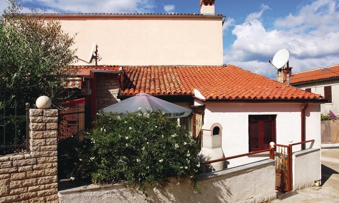 Pomer House | Awesome home in Pula with kitchen