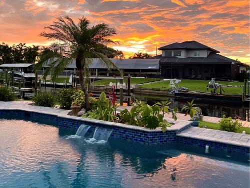 Yacht Club House | Awesome Location with Dock, Pool, Bicycles & Kayaks