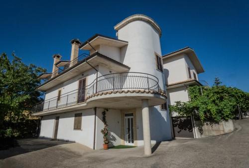 Vasto Bed & Breakfast | B&B "LE LUCI" CAMERA IN ATTICO SUPER VISTA interno 2 rose rosa