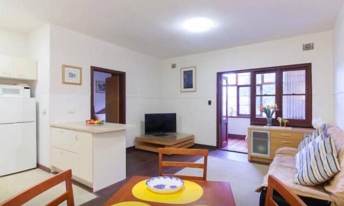 Crawley Apartment | B3 Crawley/Nedlands Apartment 1 BRM + Sleepout - 2min walk to UWA