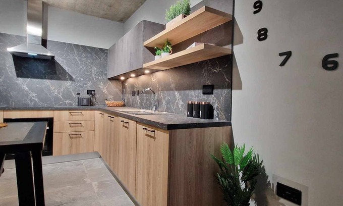 Qawra Apartment | B8 Luxury Seahorse Suite - Shared kitchen - 2 minutes from the sea