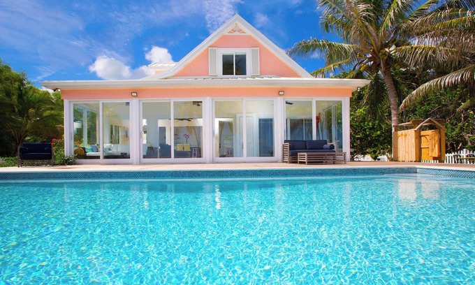 North Side House | Babylon Reef: Recently Renovated Villa with Backyard Snorkeling and a Crystal Bl
