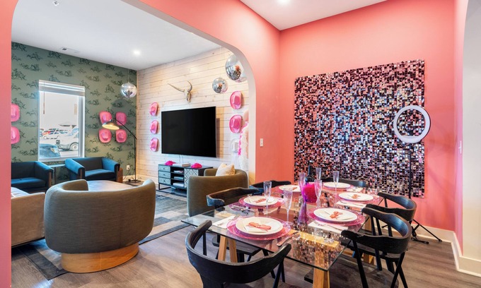 Five Points House | Bachelorette Retreat + Glam Room | Close to Downtown & Broadway | Last Rodeo 3