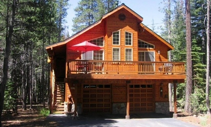 Truckee Cabin | Baden’s Best – Cozy Tahoe Donner Cabin with Hot Tub, Game Room & Forest Views
