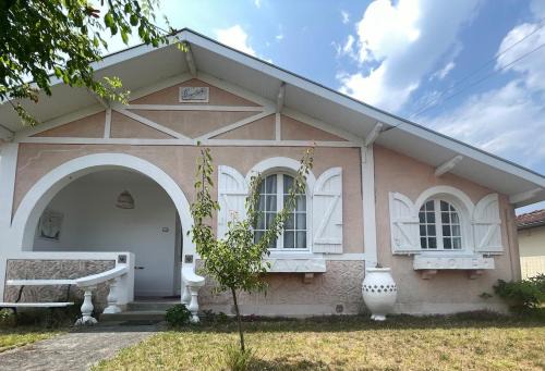 Ares House | Bagatelle House