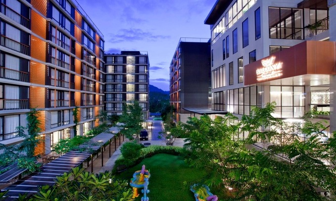 Si Racha Apartment | Balcony Courtyard Sriracha Hotel Serviced Apartmen
