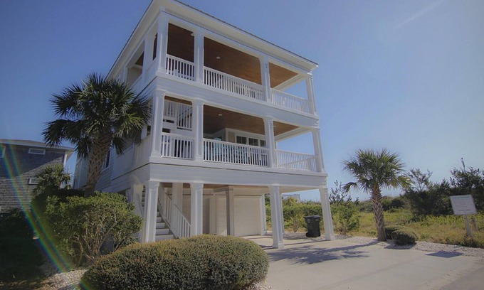 Wrightsville Beach Apartment | Bali Sunrise by Sea Scape Properties