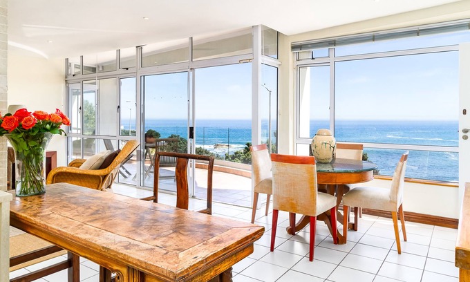Camps Bay Apartment | Balie Bay 1 - Adults Only