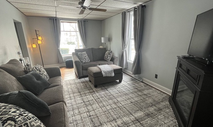 Baraboo House | Baraboo House of Entertainment