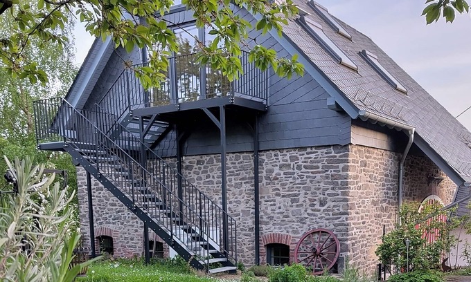 Stahlhofen House | "Basalt barn Westerwald" - close to nature & unique