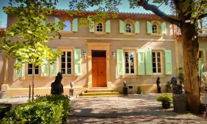 Denat House | Bastide Armande – Historic Charm with Pool and Air Conditioning in the Heart of the Tarn