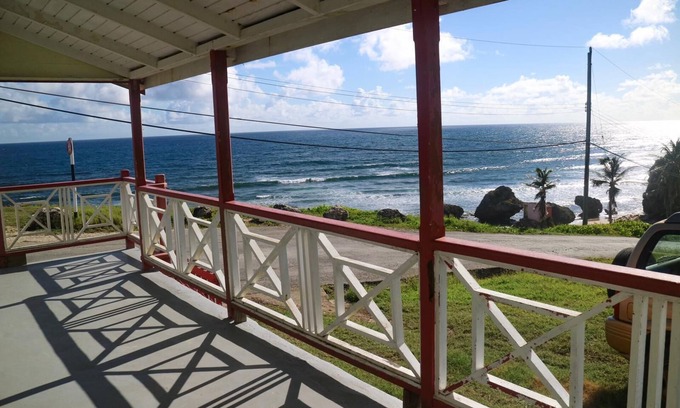 Hill Crest Cottage | Bathsheba, 4 Bedroom Oceanside Family Getaway. Walk to beach and Soup Bowl.