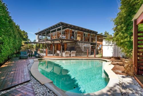 Battery Hill House | Battery Hill Pet-Friendly Poolside Paradise