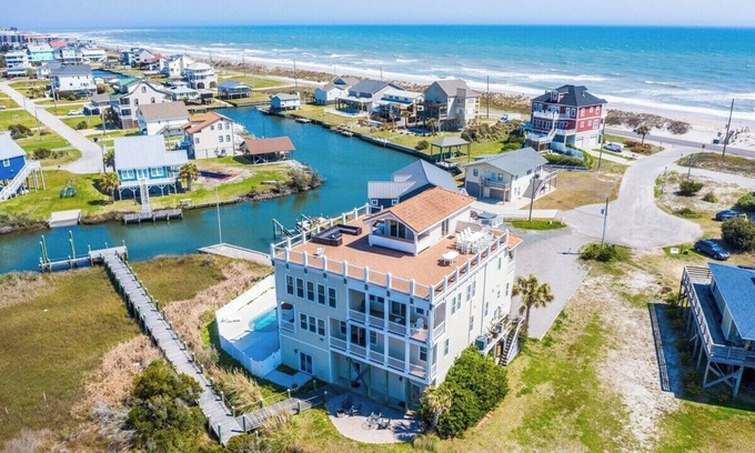 Sneads Ferry House | Bay Manor - Top tier home with everything to offer - Private Pool - Roof Top hot tub