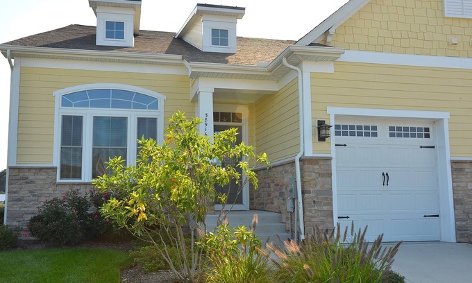 The Commons Villa | Bayside - Beach/Golf 4BR/3.5B+Enclosed Loft/Game Room - Backs to Private Pond