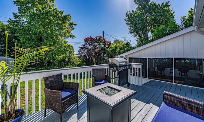 Somers Point House | Bayview Retreat 2BR/2BA Cozy Fire Pit Near Ocean City