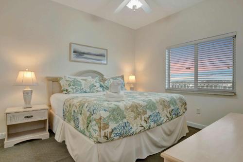 St. Petersburg - Clearwater Apartment | Bayview Sunsets Gym HOT TUB Pool BBQ RUM Bar