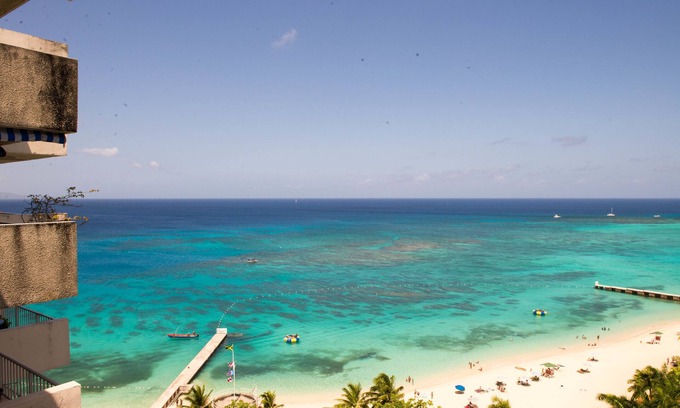 Montego Bay Apartment | Baywatch Beach at Montego Bay Club