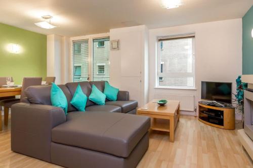 Poole Apartment | Baywatch - Private Balcony Overlooking Poole Quay