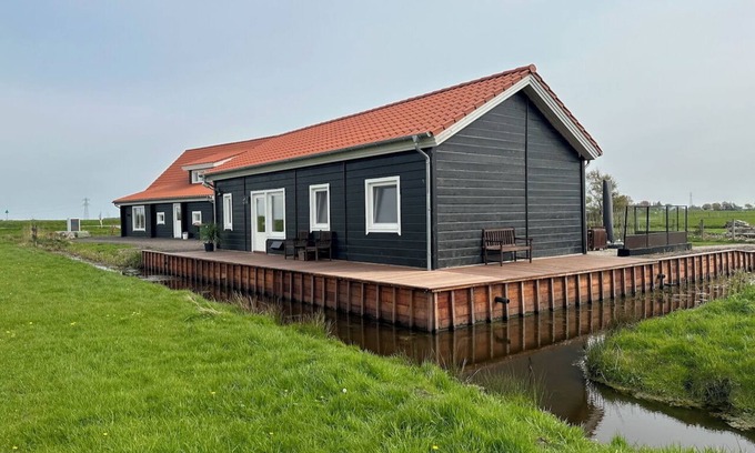 De Woude House | BB Saari (Finnish for island), on the island of De Woude in the Alkmaarder Lake