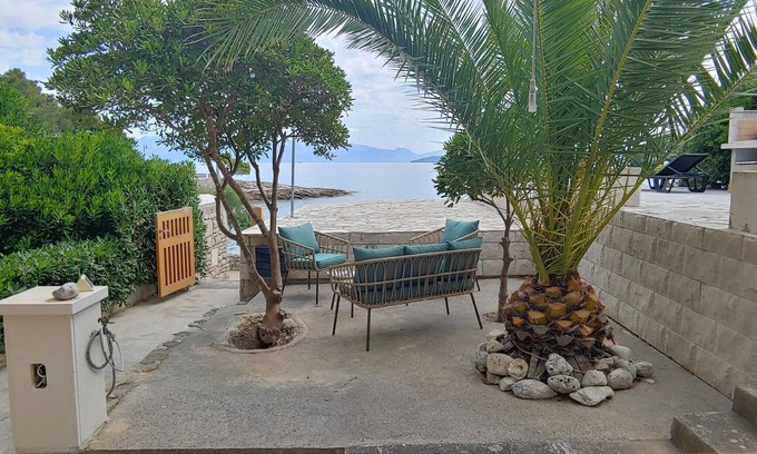 Stomorska Apartment | Beach Apartments Šolta - Studio Apartment with Sea View 1