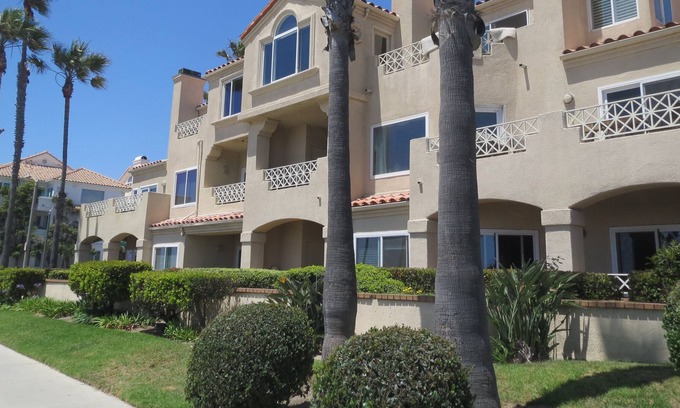 Huntington Beach House | Beach Condo with HOA Amenities