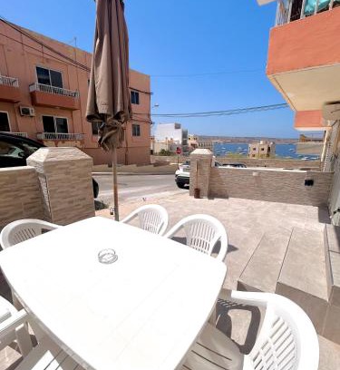 Għadira Apartment | Beach front 3-bedroom Holiday Home