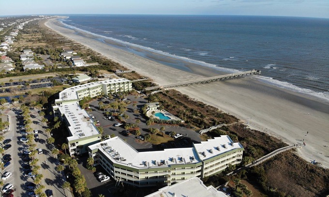 Isle of Palms Villa | Beach Front Condo with Pool and Ocean View-Fall Special Ratennnnnnnnnnnn Special