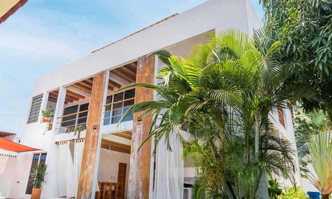 Los Tamarindos House | Beach Getaway + Pool, BBQ & Walk to Playa Zicatela