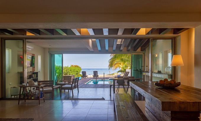 Zona Hotelera Norte House | Beach house w/private pool & sandy beach for 8
