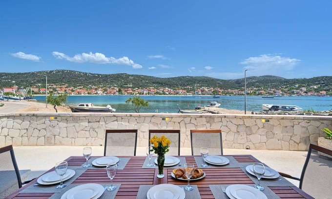 Vinisce Villa | Beach House Joy - charming waterfront villa with a heated pool for 8 guests