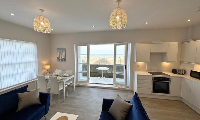 Burmarsh Apartment | Beachfront Bliss Apartment - Near Hythe - On Beach Seafront - Private Parking