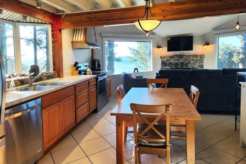 Yachats House | Beachfront Cabin! Private! Ocean Views! Firepit! Shelley Family Cabin