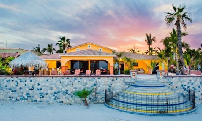Los Barriles House | Beachfront Estate Sleeps 12! Walk everywhere in Los Barriles with pool & spa
