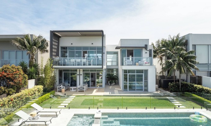 Magenta Shores House | Beachfront Haven Exceptional Family Getaways