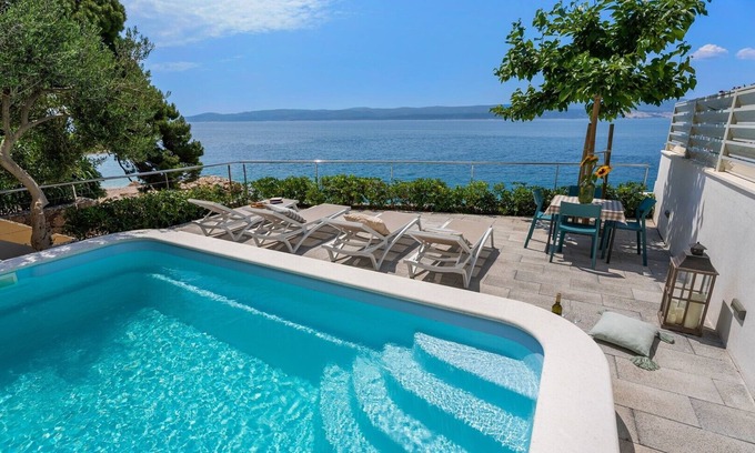 Medici Villa | Beachfront Villa Del Mar with a private pool