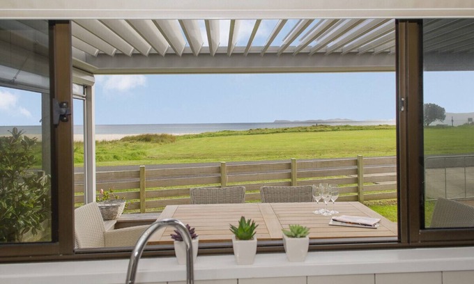Rings Beach Cottage | Beachside Beauty - Kuaotunu Holiday Home